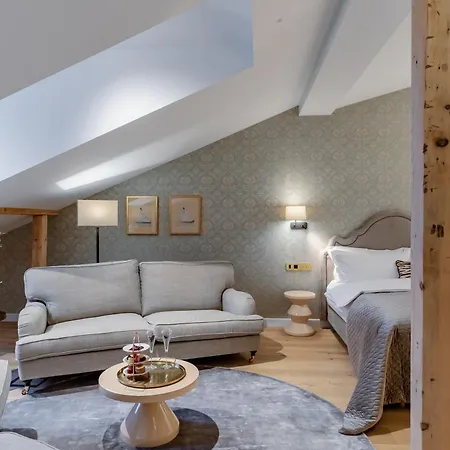 Otel Unicus Palace Old Town - Destigo