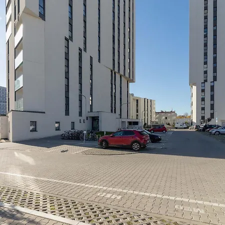 Modern And Bright With Air Conditioning & Parking By Renters * Kraków