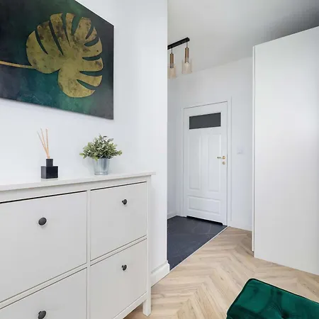 Modern And Bright With Air Conditioning & Parking By Renters Lejlighed *