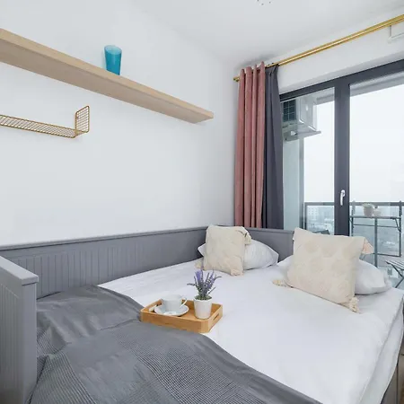 Lejlighed Modern And Bright With Air Conditioning & Parking By Renters *