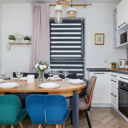 Modern And Bright With Air Conditioning & Parking By Renters * Kraków