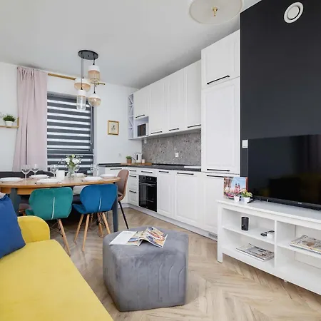 Modern And Bright With Air Conditioning & Parking By Renters Lejlighed Kraków