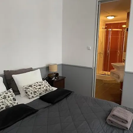 Angel House Aparthotel 3*