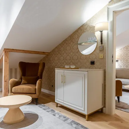 Unicus Palace Old Town - Destigo 5*