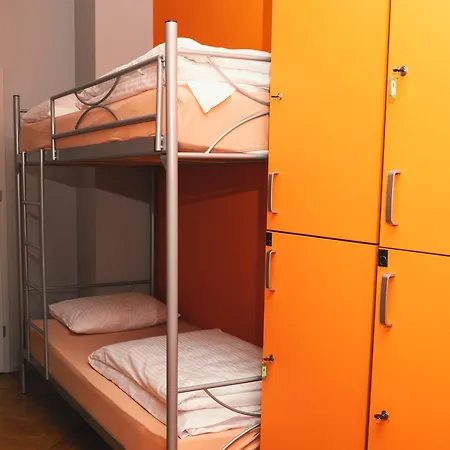Mosquito Hostel *