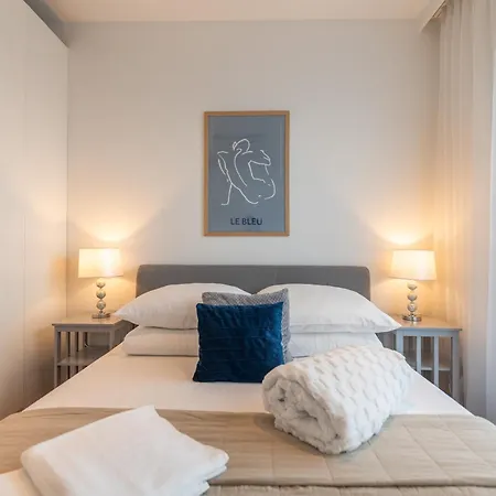 Lights Apartment *
