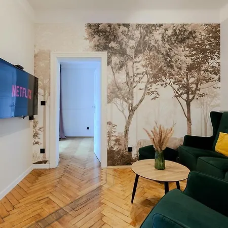 Classic Pilsudskiego Street Apartment