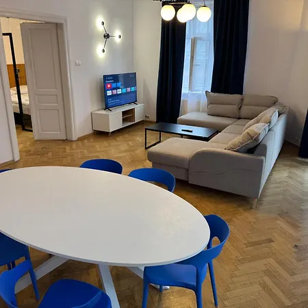 Corner House Apartment *