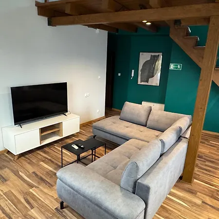Corner House Apartment *