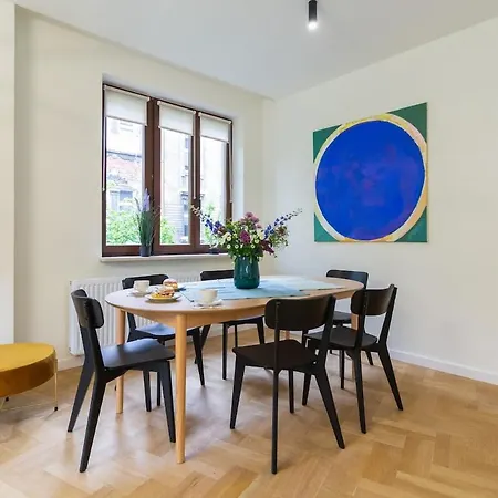 Golden Hour, 2 Bedroom, With Underground Parking * קרקוב