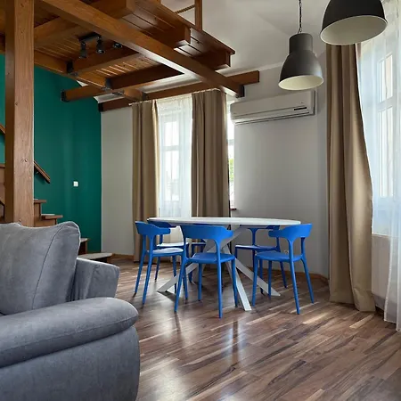 Apartament Corner House