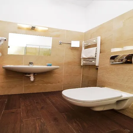 מלון דירות Grodzka Royal 3*