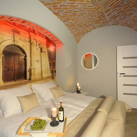 Toop - Near Market Square Apartment *
