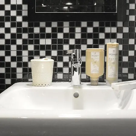 Toop - Near Market Square Apartment *