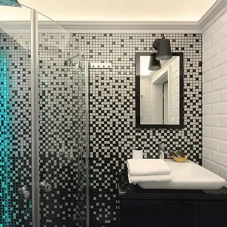 Toop - Near Market Square Apartment *