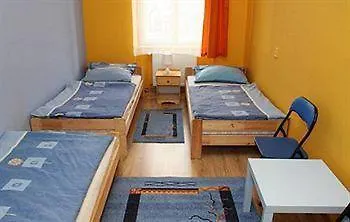 Old Town Luxe Retreat - King Bed - Steps To Main Square Appartement
