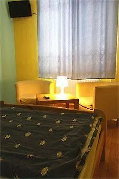 Old Town Luxe Retreat - King Bed - Steps To Main Square Appartement *