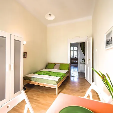 Apartament Dietla 21 *