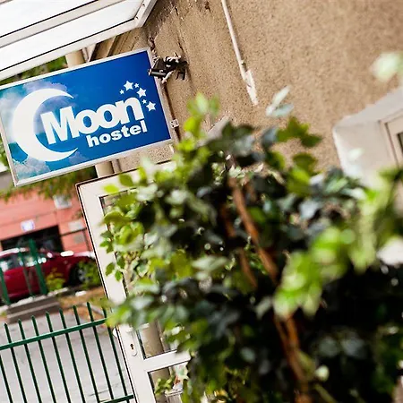Moon Hostel *