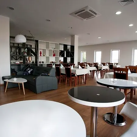 Travel Hotel apartamentowy 3*
