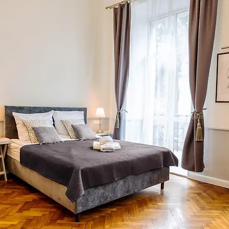 Aparthotel Angel House 3*
