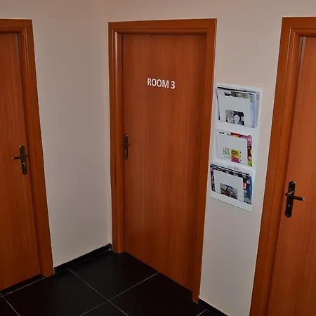 Appena & Hostal Cracovia