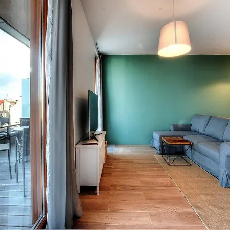 Modern - Old Town Apartment