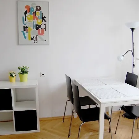 Apartment Penguin - Center