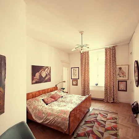 מלון דירות Crystal Old Town 3*