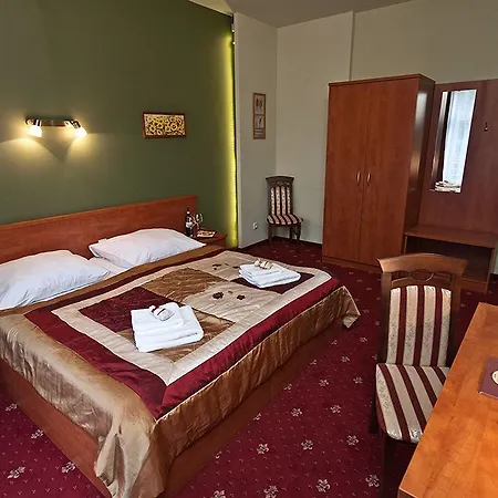 Otel Maksymilian 3*
