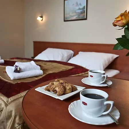 Otel Maksymilian 3*