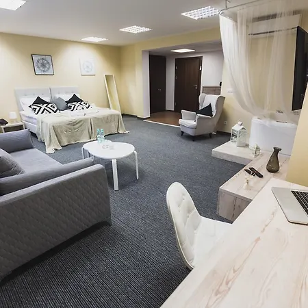 Czarno Na Białym Hotel 3*