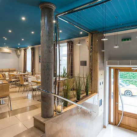 Blue Swan Aparthotel 3*