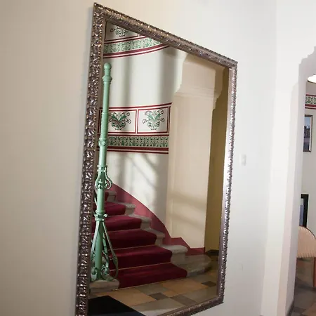 Red Brick Aparthotel 3*