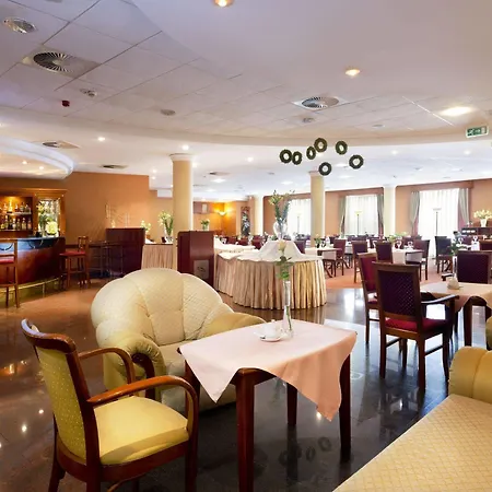 Sympozjum & 4*