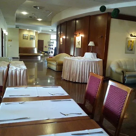 Sympozjum & 4*