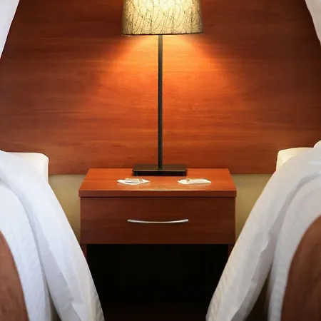 Aparthotel Globus 3*