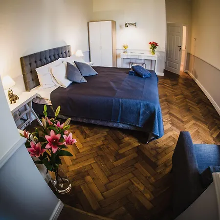 Aparthotel Angel House 3*