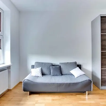 Apartment Penguin - Center