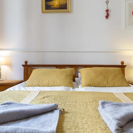 Apartment One & Only Center Up To 8 Guests *