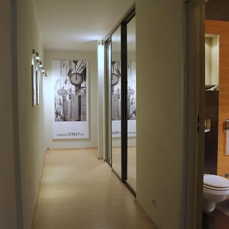 Apartment With Garden In Center *