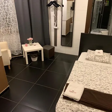 Appena & Hostal Cracovia