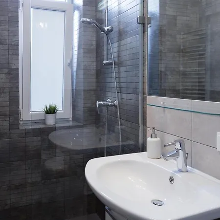 Angel House Aparthotel 3*