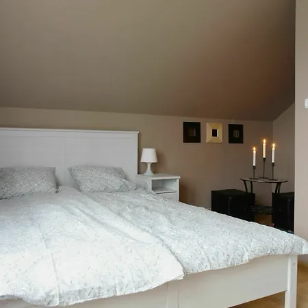 4 Couples & 4 Friends Bed & Breakfast Krakov