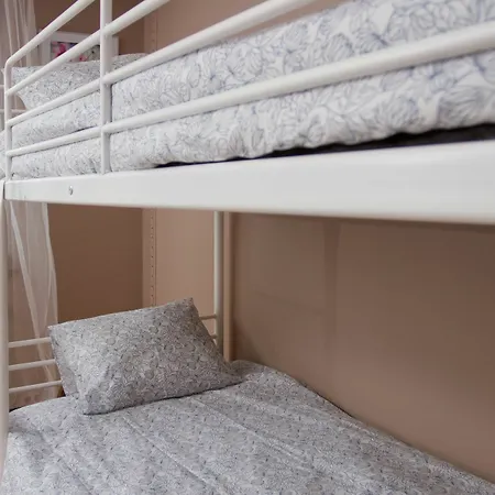 4 Couples & 4 Friends Bed & Breakfast Krakov