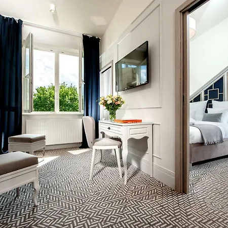 Amber Design Aparthotel