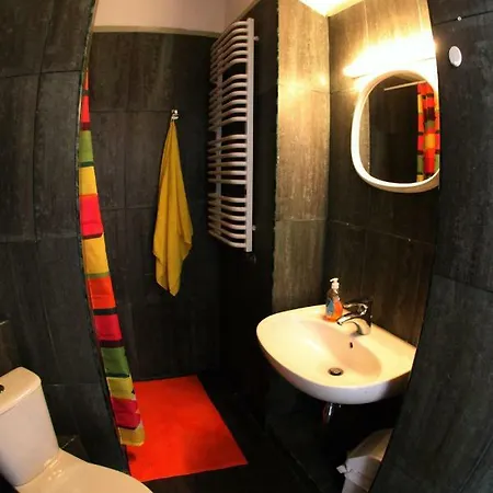 18/12 Hostel