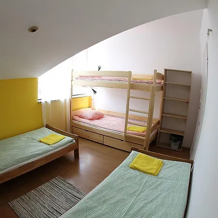 Hostel 18/12 *