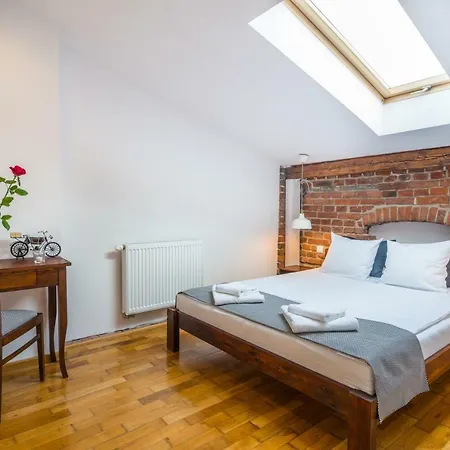 Designer In The Heart Of 4th Floor No Lift Apartment *