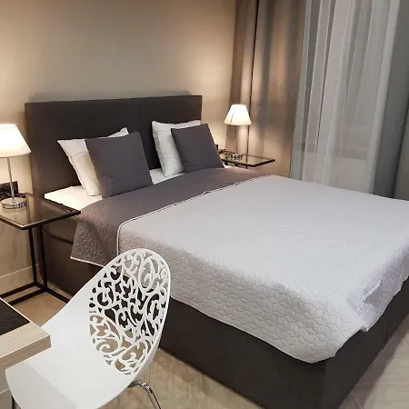 Compact Slowackiego Avenue Apartment *